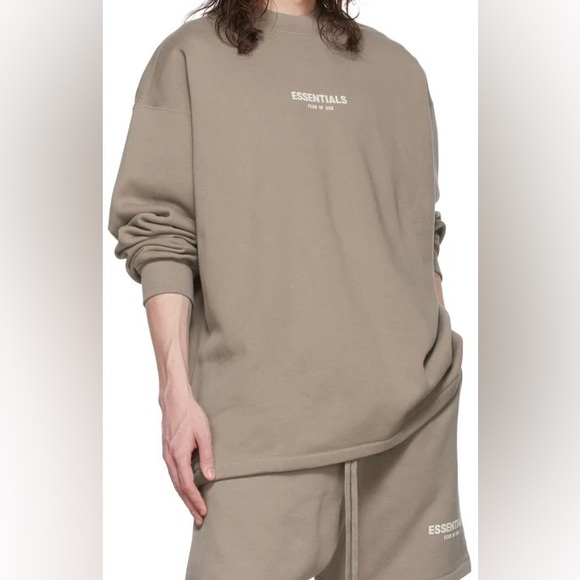 HOST PICK 🤘🏼😁🤩🥳 Essentials Fear of God sweatshirt - Picture 3 of 3